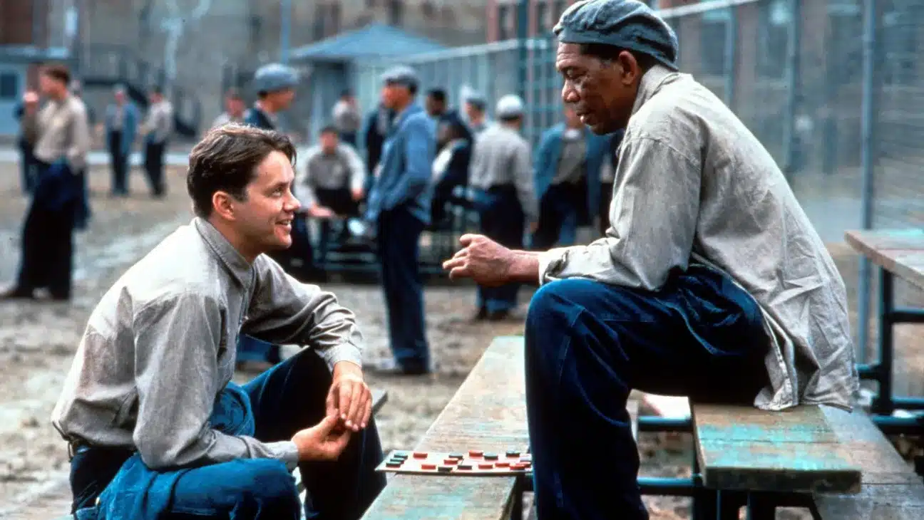 Morgan Freeman et Tim Robbins dans une scène du film "Les évadés"